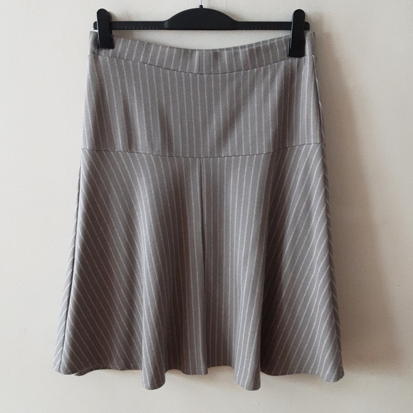 C'est moi Gray Pinstripe Skirt Size 10 - Picture 2 of 3